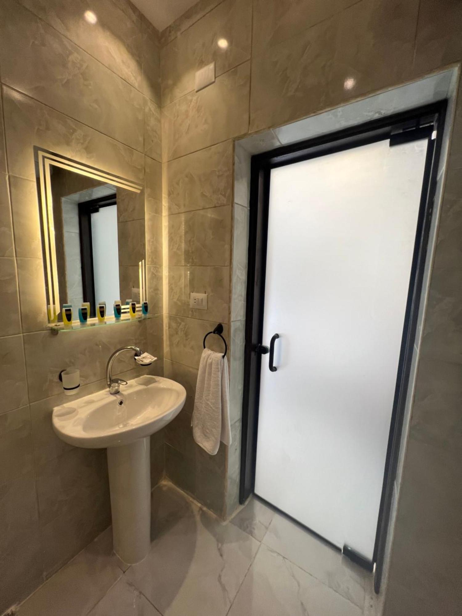 New Glamour Pyramids Hotel Kafrat al Jabal Exterior photo