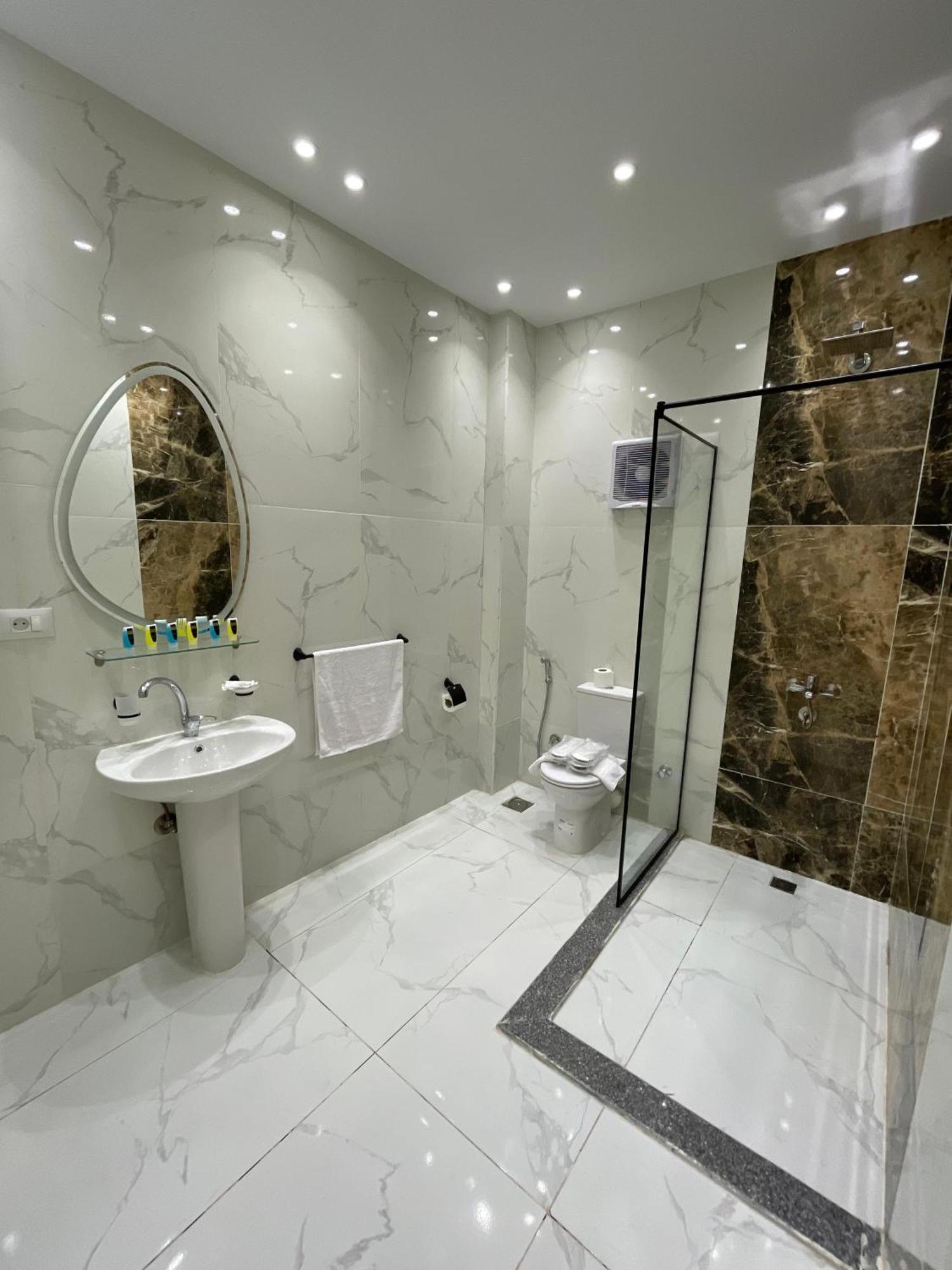 New Glamour Pyramids Hotel Kafrat al Jabal Exterior photo