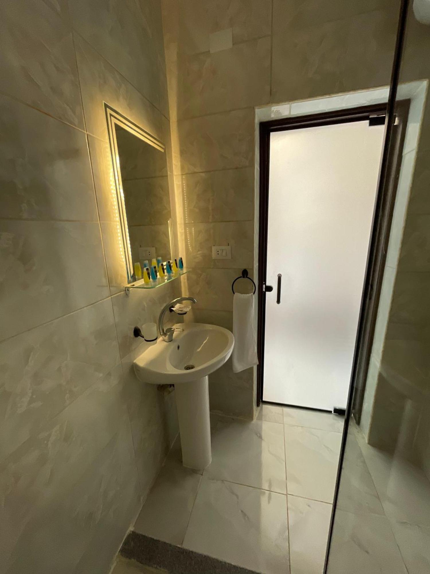 New Glamour Pyramids Hotel Kafrat al Jabal Exterior photo